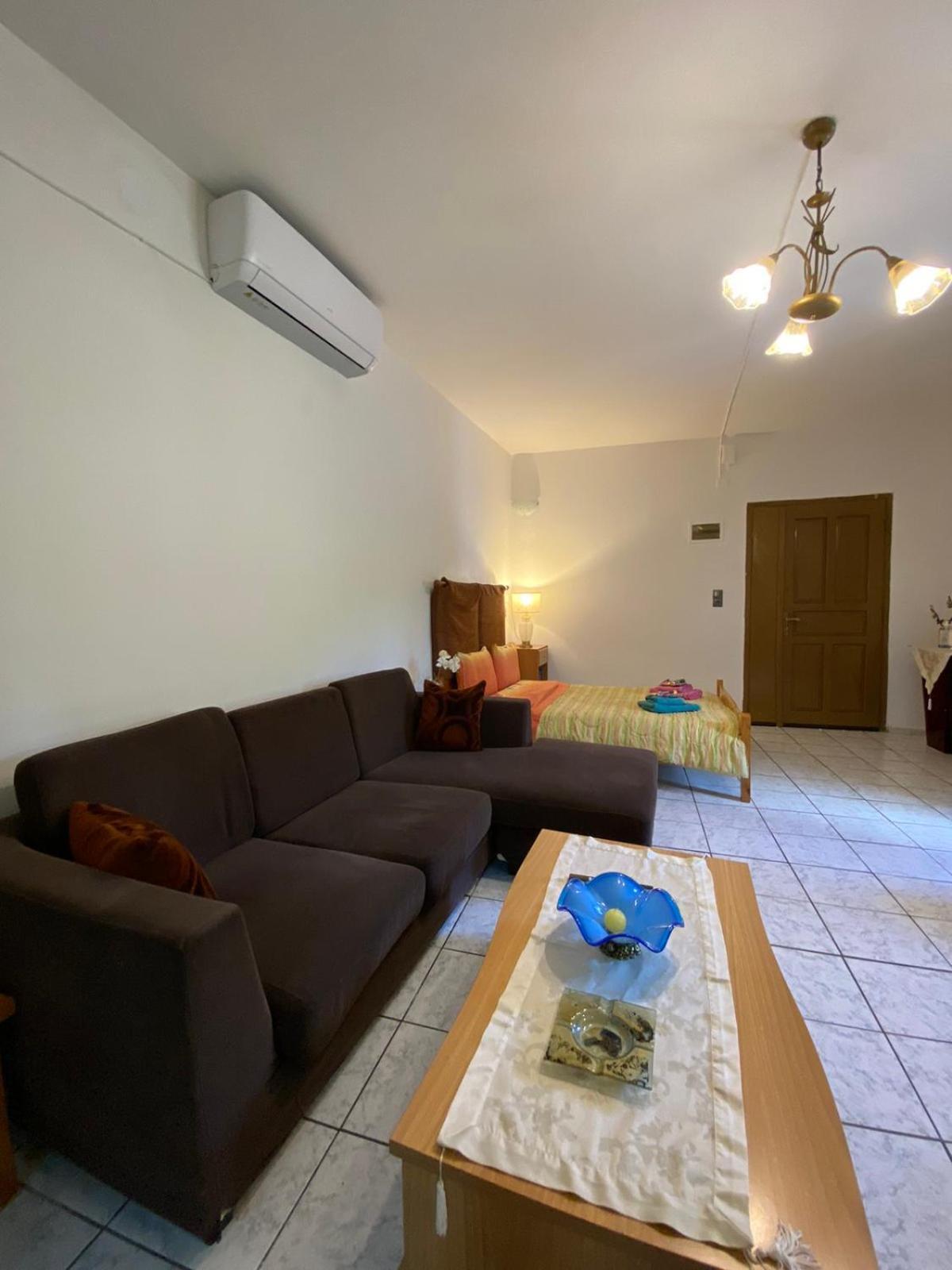 Aggelina Guest House Sárkhos Eksteriør bilde